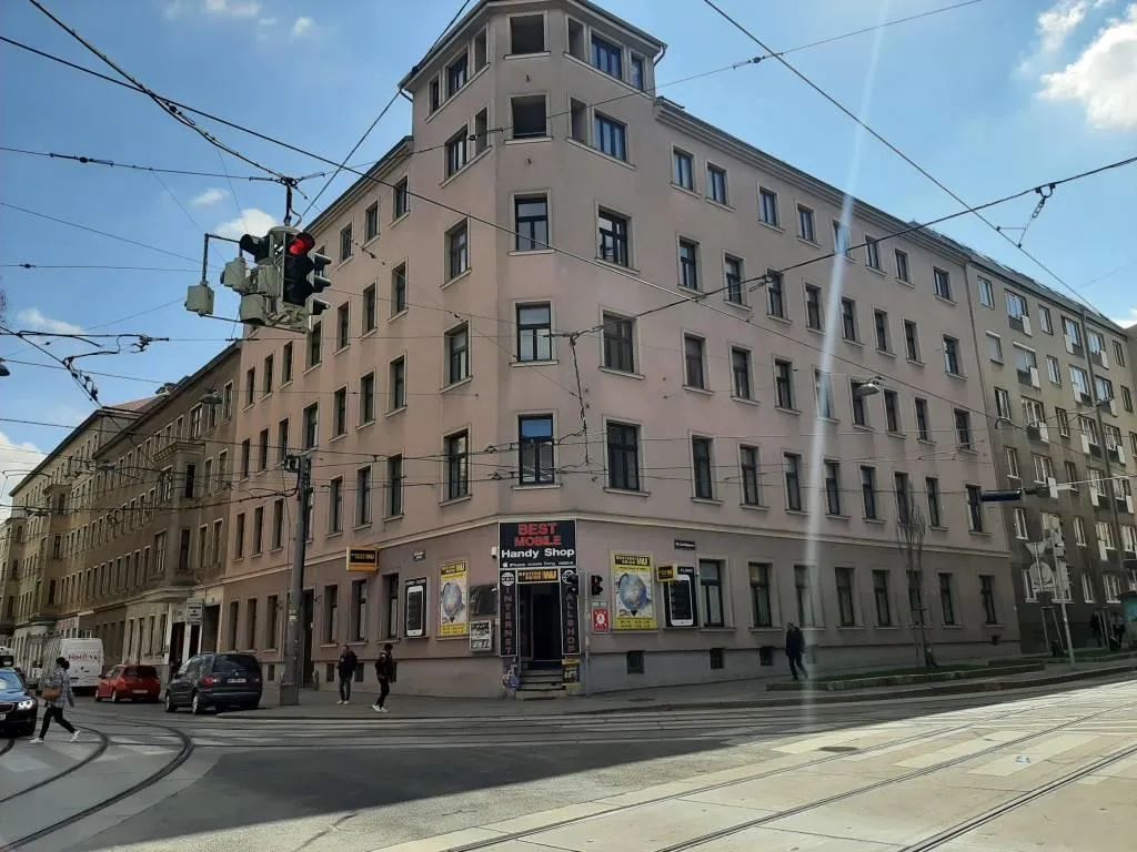 Wiener Zinshausfassade, Beispiel 2